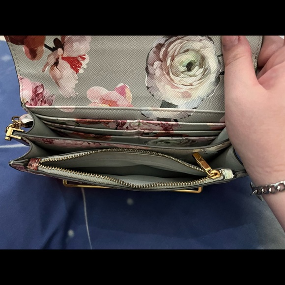 Love and Lore small crossbody - Picture 2 of 3